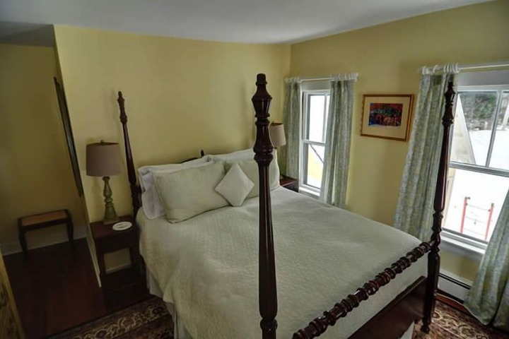 Room 11 of 24