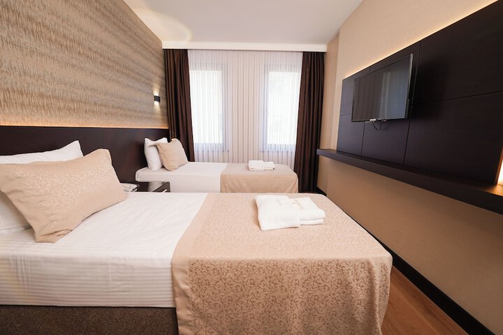 Room 12 of 37