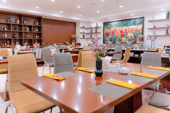 Dining 107 of 125