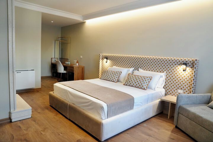 Room 8 of 27