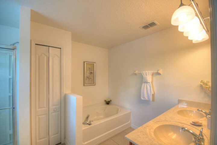 Room 16 of 28