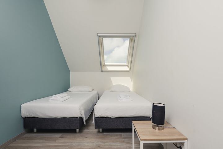 Room 5 of 81