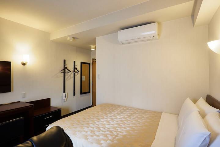 Room 14 of 76