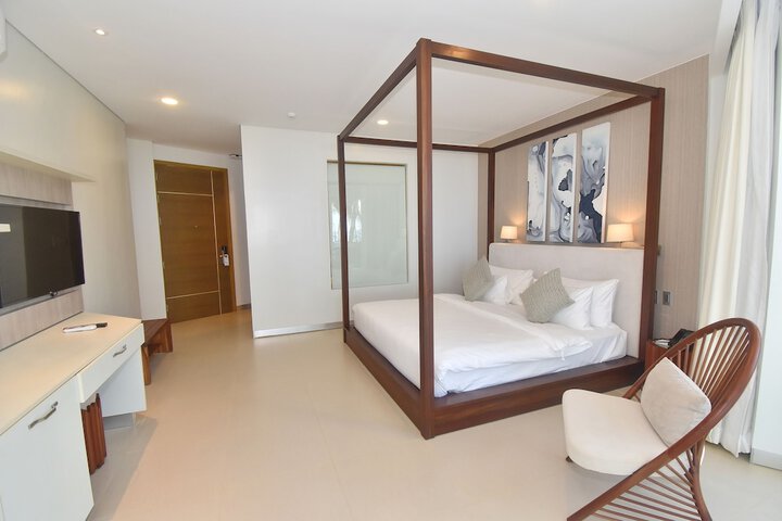 Room 13 of 120