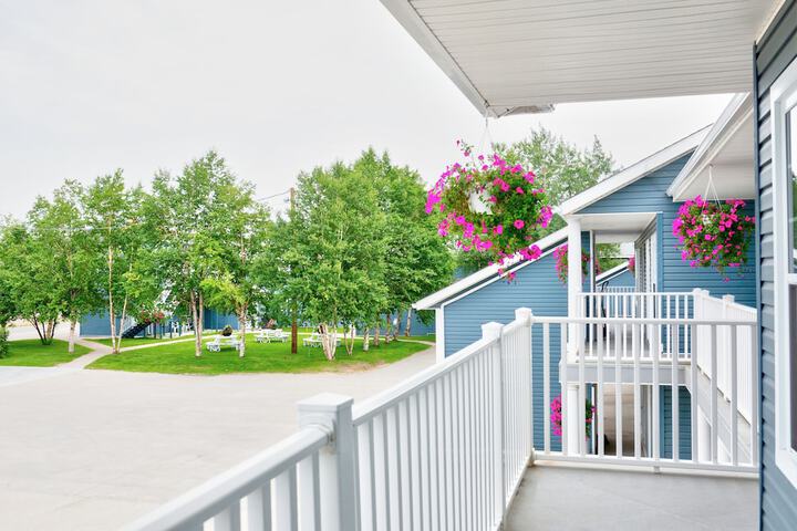 Hotel Exterior 208 of 209