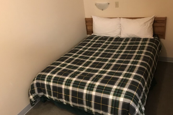 Room 6 of 98
