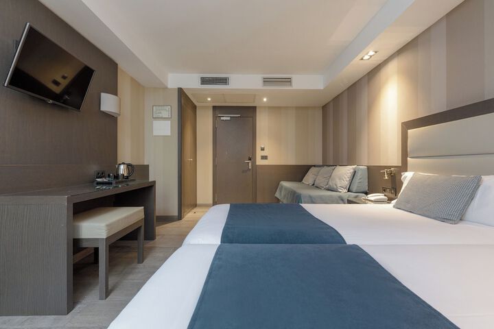 Room 28 of 83