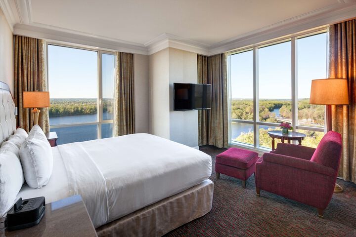 1 King Bed Lake View (35 of 69)