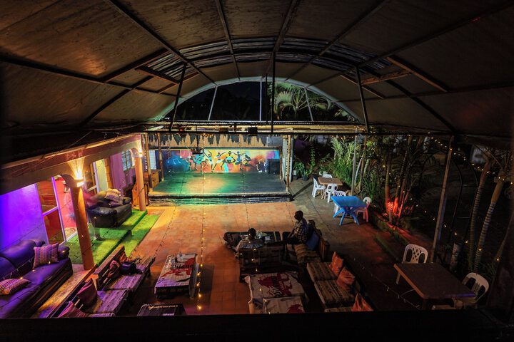 Lounge 29 of 36