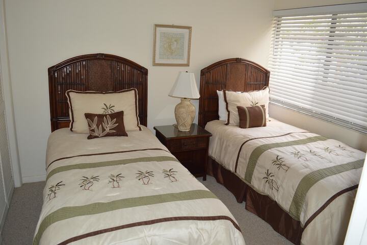 Room 4 of 13