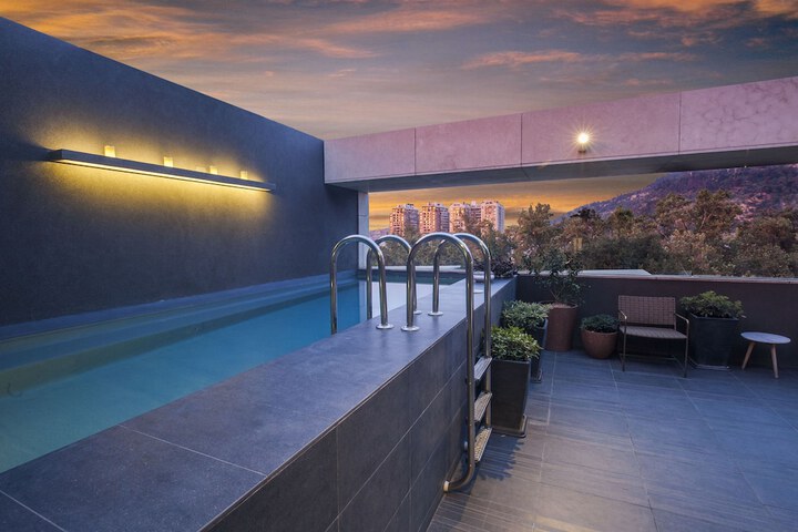 Pool Hotel
