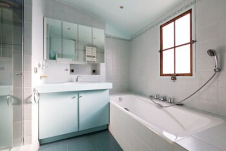 Room 4 of 27