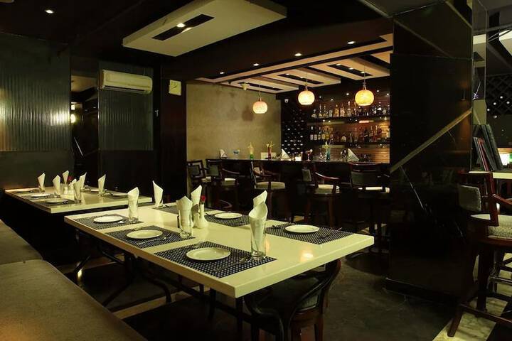 Dining 33 of 56