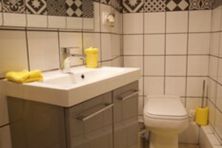 Room 4 of 63