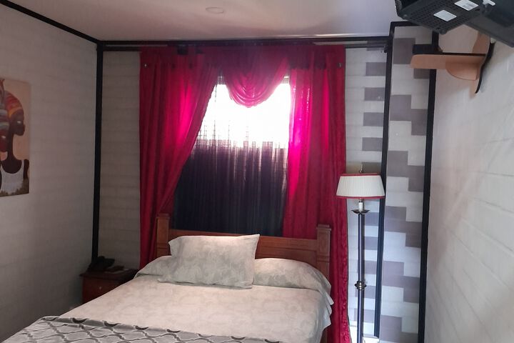 Room 12 of 16