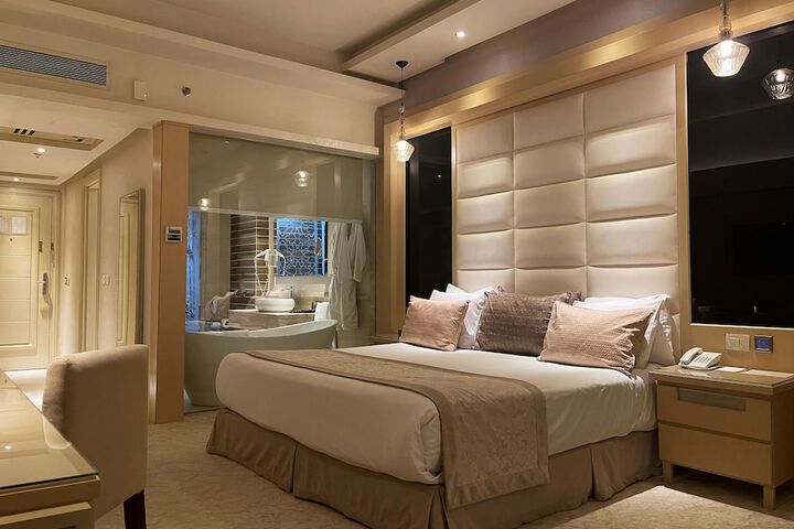 Room 50 of 120