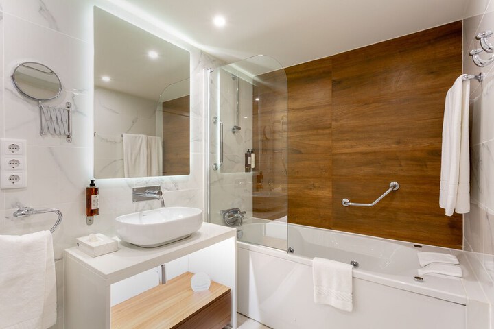 Room 33 of 58