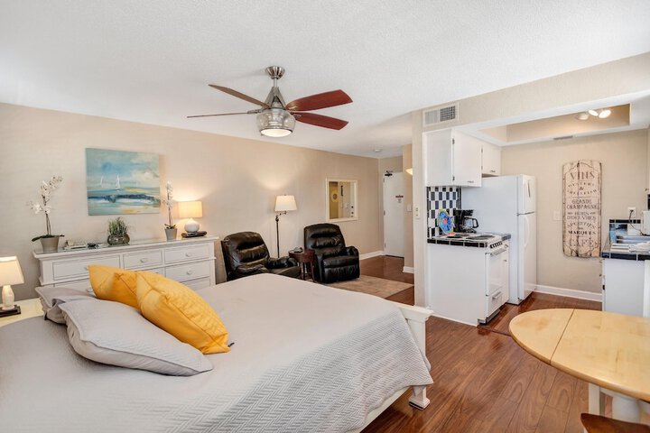 Room 12 of 325