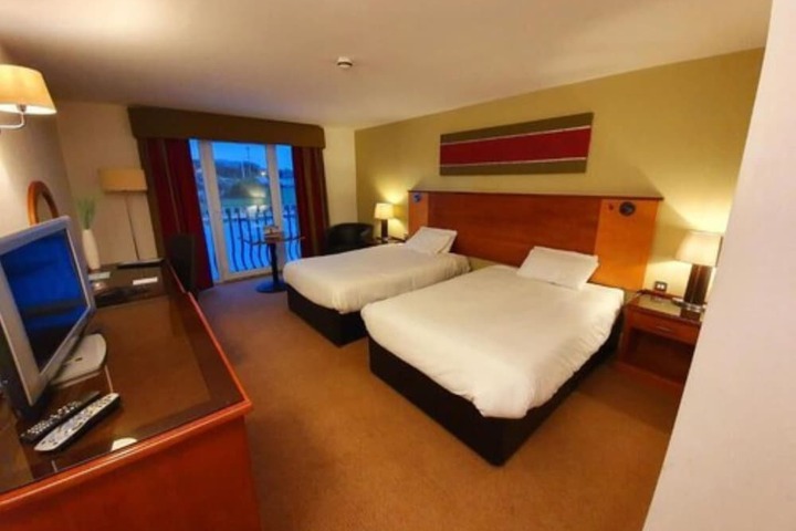 Room 8 of 35
