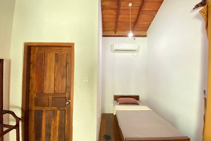 Room 6 of 32
