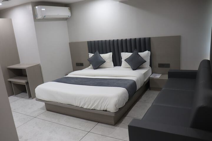 Room 14 of 25