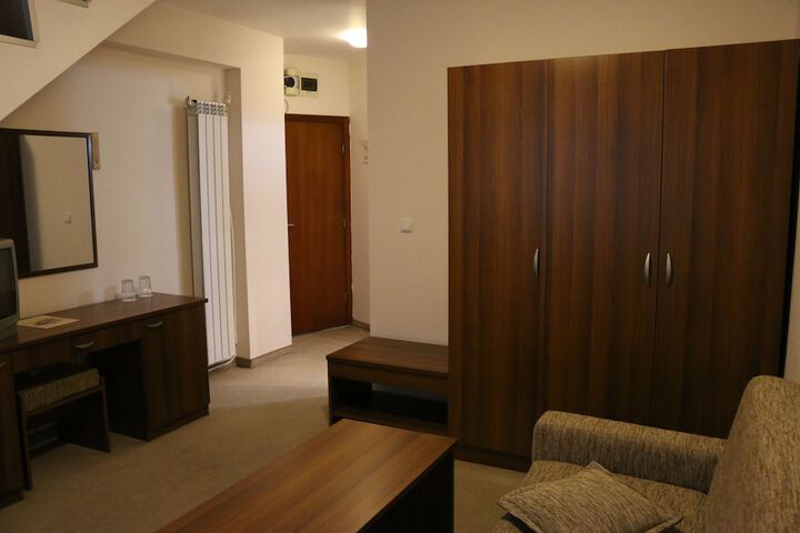 Room 12 of 35