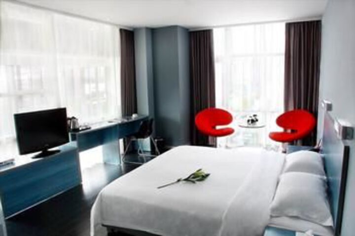 Room 33 of 38