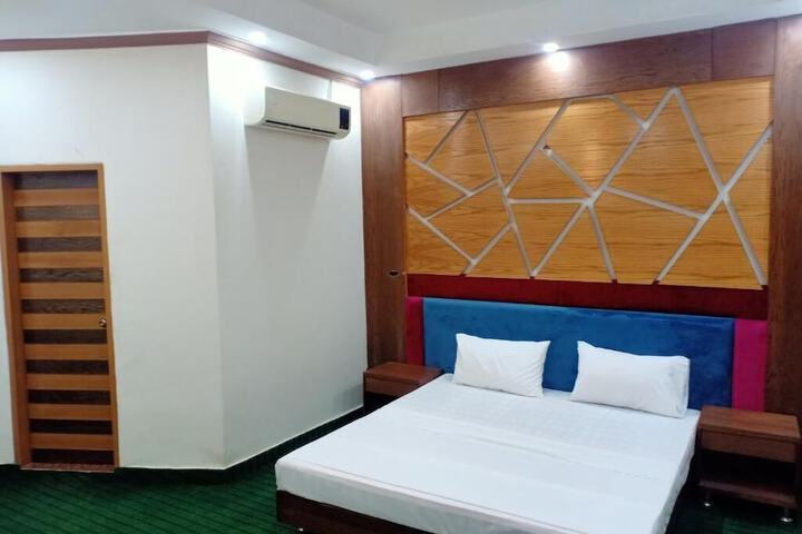 Room 9 of 25