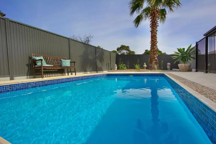 Pool 10 of 14