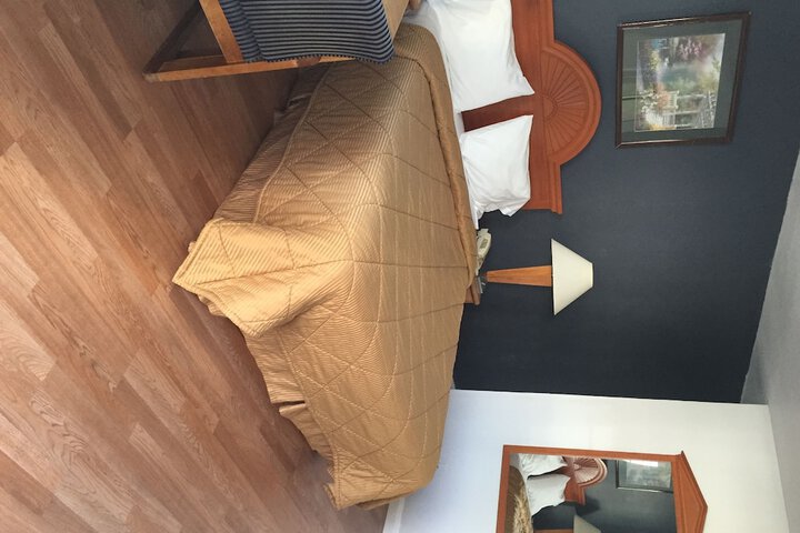 Room 13 of 30