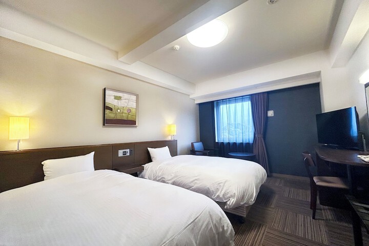 Room 3 of 43