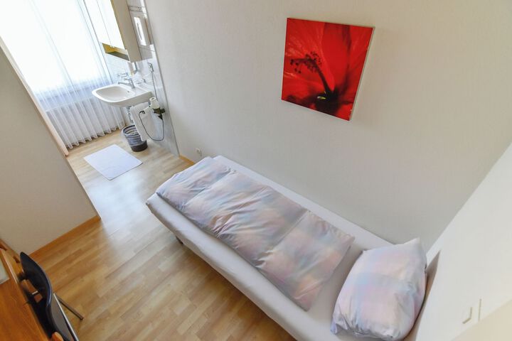 Room 12 of 42