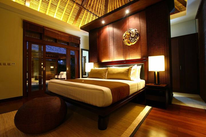 Room 4 of 28
