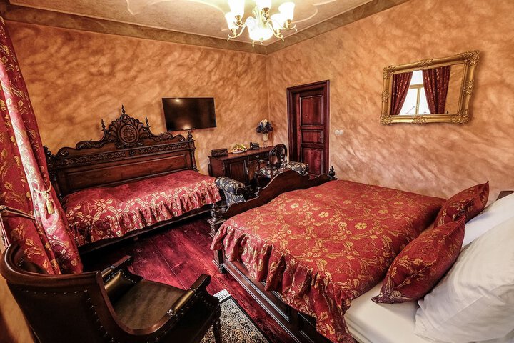Room 21 of 183