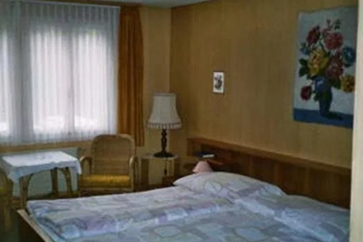 Room 8 of 11