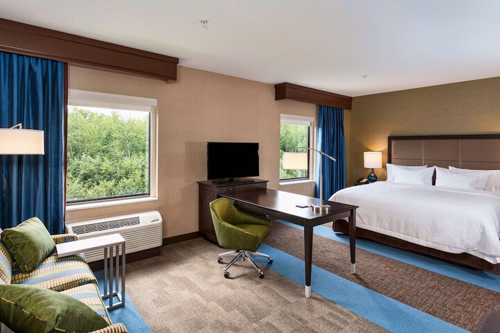 1 King Bed (4 of 17)