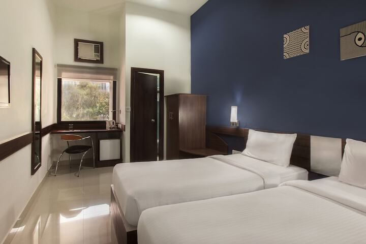 Room 4 of 30