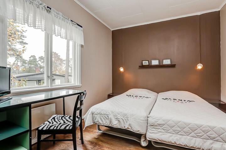 Room 9 of 38