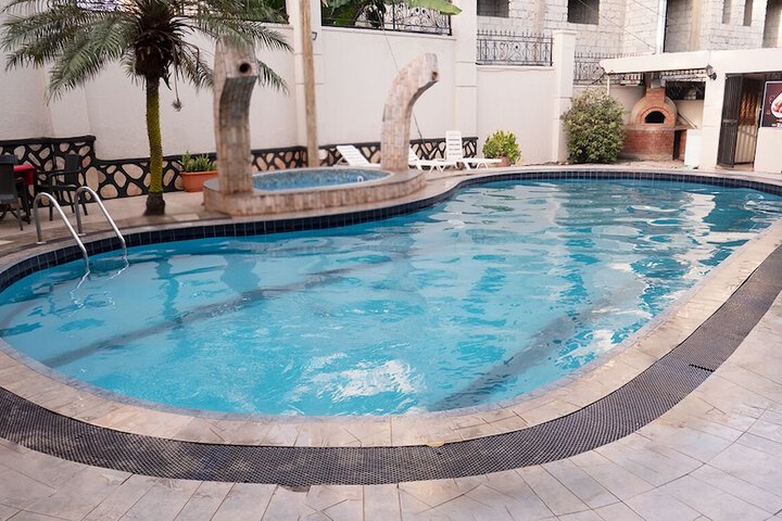 Pool 10 of 16