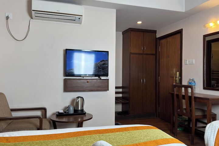 Room 13 of 50