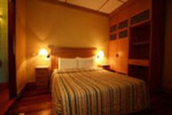 Room 6 of 17