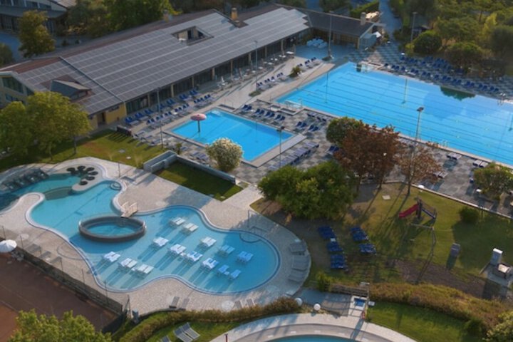 Pool 61 of 93