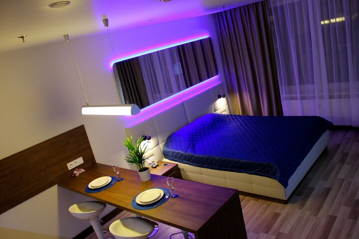 Room 6 of 17