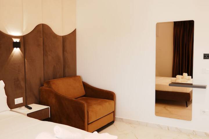 Room 14 of 38