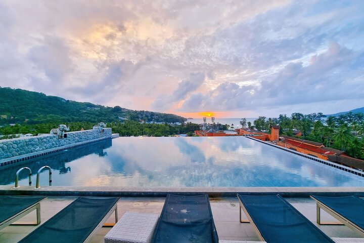 Hotel with Pool