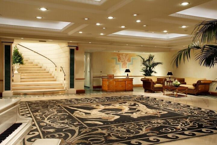 Entrance & Lobby
