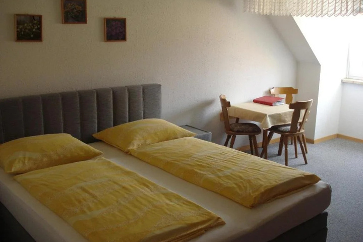 Room 2 of 8