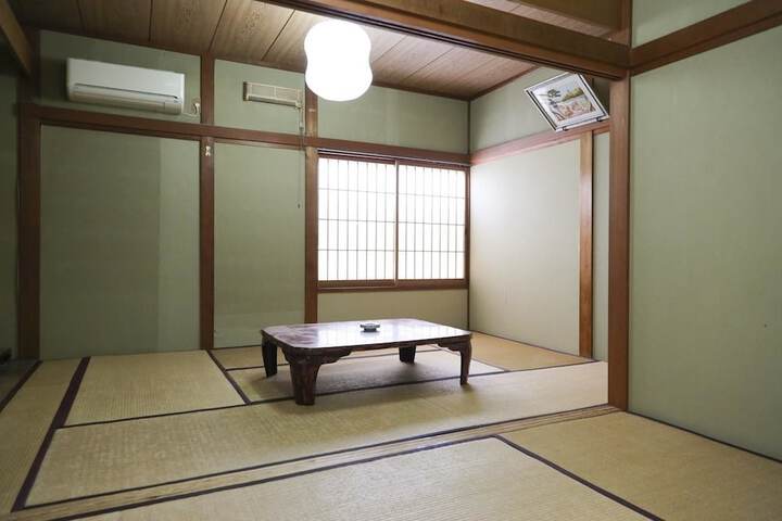 Room 10 of 40