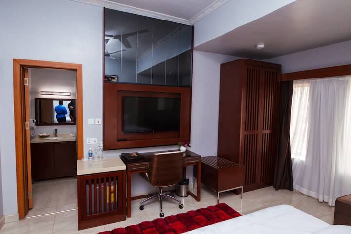 Room 10 of 76