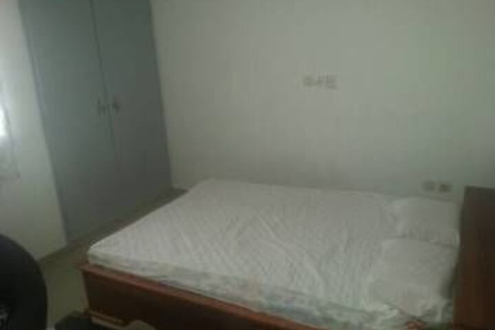 Room 5 of 13